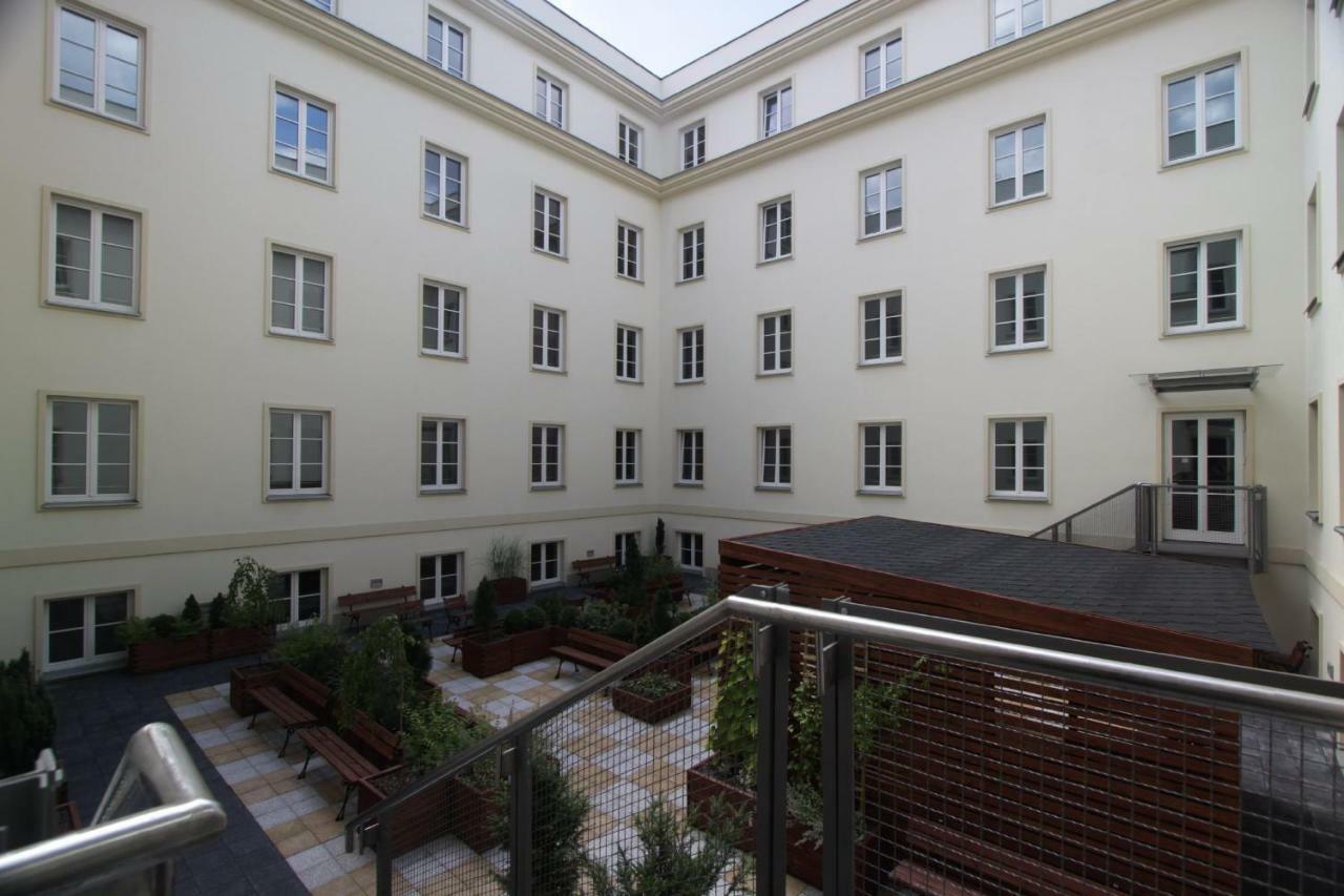 Dom Pomocy Studentom Vandrarhem Warszawa Exteriör bild